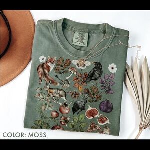 Comfort Colors Women's Nature Graphic Tee in Moss